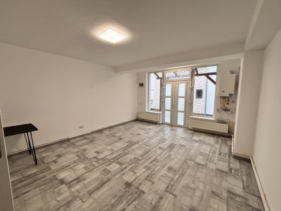 OPORTUNITATE! Garsonieră de vânzare, zonă centrală, sub prețul pieței!