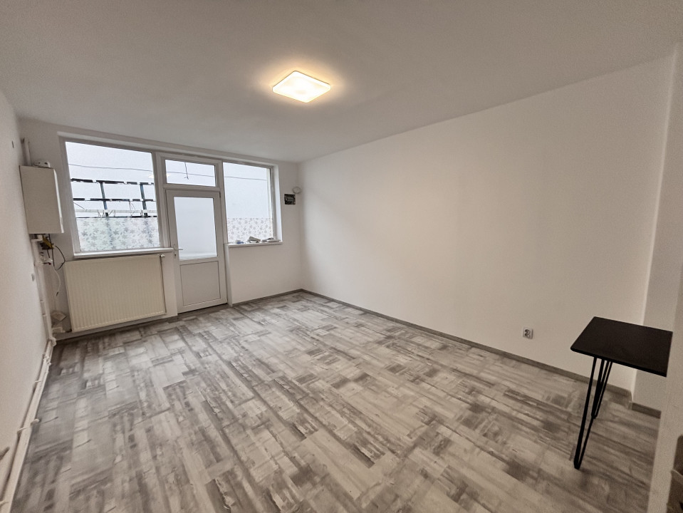 OPORTUNITATE! Garsonieră de vânzare, centrală, recent renovată!