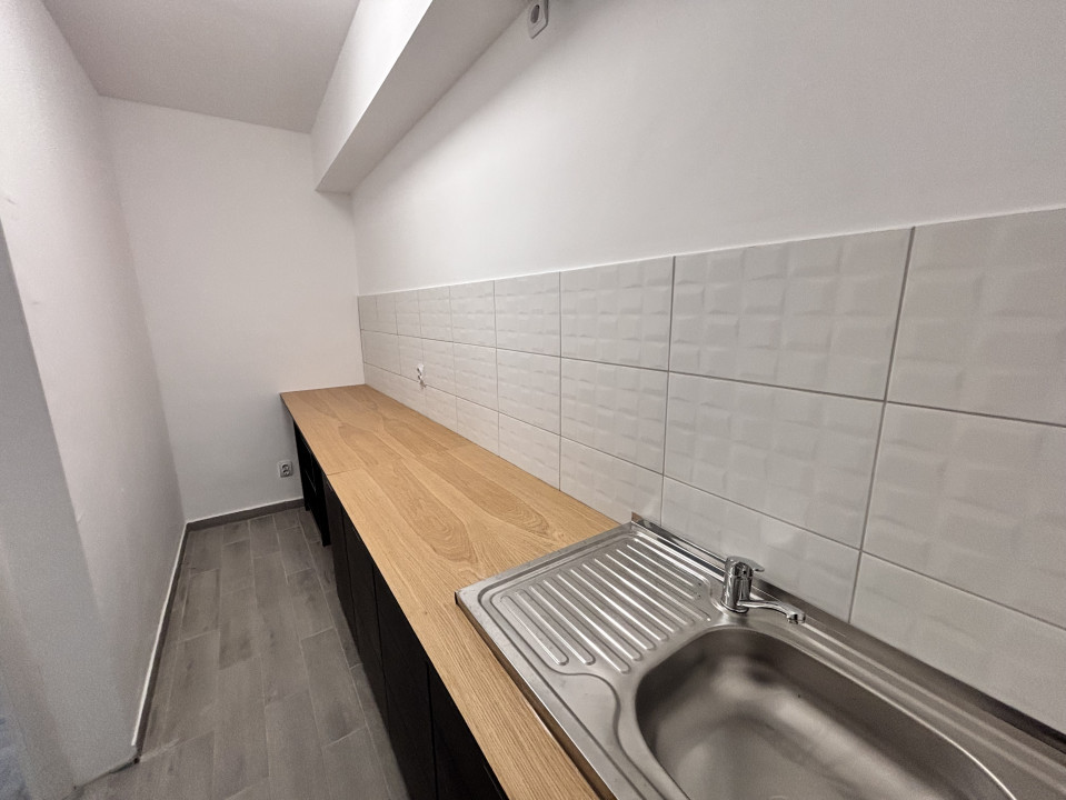 OPORTUNITATE! Garsonieră de vânzare, centrală, recent renovată!