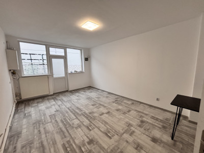 OPORTUNITATE! Garsonieră de vânzare, centrală, recent renovată!