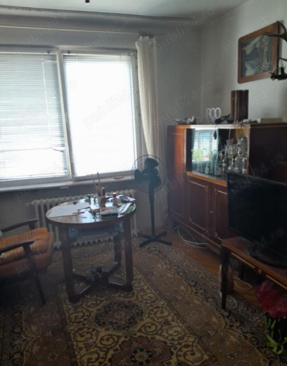 Apartament spațios, cu 3 camere, zonă centrală