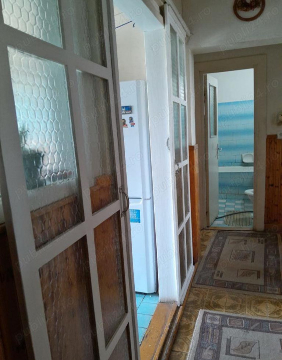 Apartament spațios, cu 3 camere, zonă centrală
