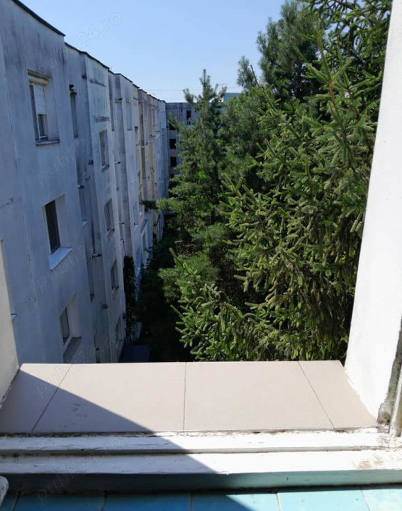 Apartament spațios, cu 3 camere, zonă centrală