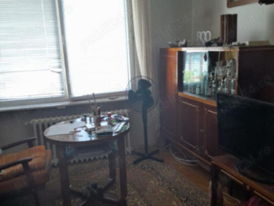 Apartament spațios, cu 3 camere, zonă centrală